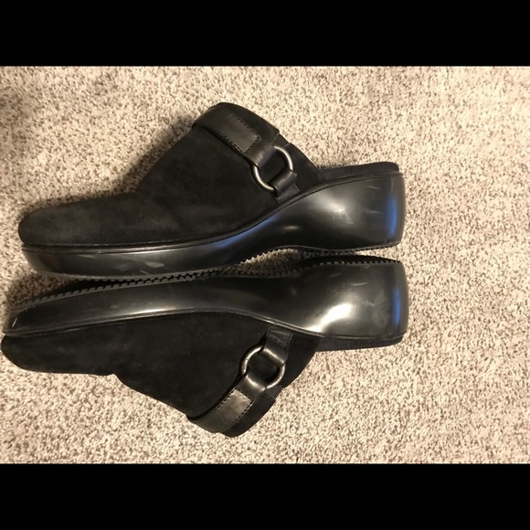 Vionic Mules Size 10 - Picture 2 of 5